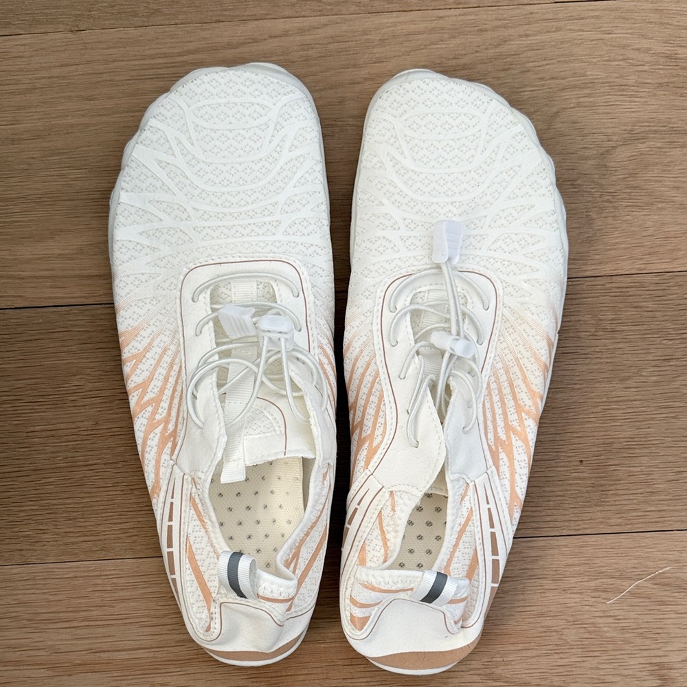 Peak Footwear Lorax Summer Athletic Slip-On Sneakers with Peach Accents, size 11
